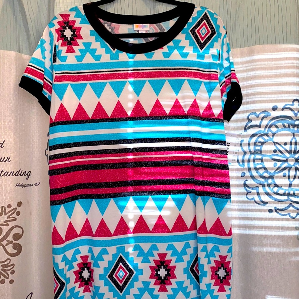 NWT Liz tee from LuLaRoe. Size XL